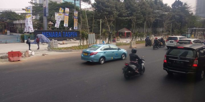 Jalan Jenderal Sudirman, Jakarta, tak lagi berlajur cepat dan lambat. Foto diambil Jumat (20/7/2018).