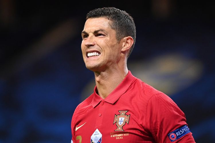 Cristiano Ronaldo dipastikan tidak bisa membela Portugal ketika menjamu Swedia pada laga UEFA Nations League, Rabu (14/10/2020), setelah dirinya positif terpapar Covid-19 sehari sebelum laga.