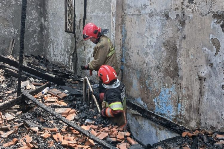 Berawal dari Listrik Padam, Rumah Warga di Bogor Terbakar akibat Lilin Tersenggol