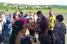 Tiba di Manokwari, Paulus Waterpauw Disambut Tarian Adat Papua Barat