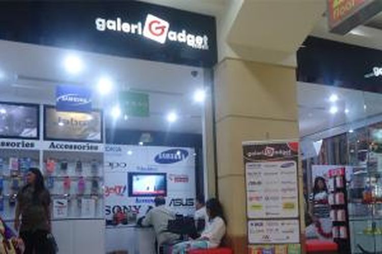 Toko retail Galeri Gadget terbaru di Mall Artha Gading yang menawarkan konsep layanan baru.