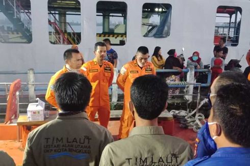 Wali Kota Bengkulu dan Basarnas Pakai Helikopter Cari 4 Nelayan yang Hilang di Laut