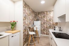 5 Desain Wallpaper yang Membuat Dapur Terlihat Mencolok