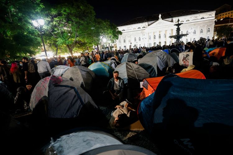 Warga Portugal Bangun Tenda Protes Tingginya Harga Rumah, Dibubarkan Polisi hingga Ricuh