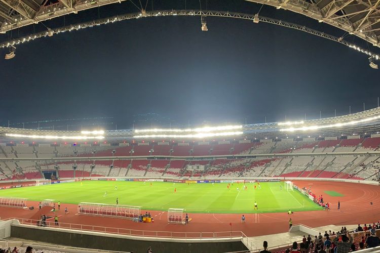 Suasana pertandingan timnas U22 Indonesia vs Lebanon dalam partai uji coba kedua di Stadion Utama Gelora Bung Karno (SUGBK), Senayan, Jakarta, pada Minggu (16/4/2023) malam WIB.