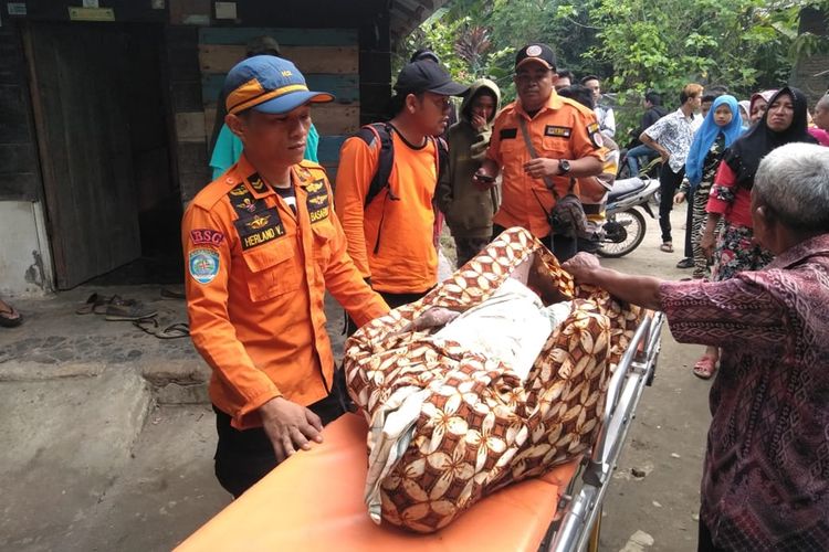 Rizky (11), jenazah korban hanyut di Sungai Belawan ditemukan Tin SAR Medan setelah dilakukan pencarian selama tiga hari.