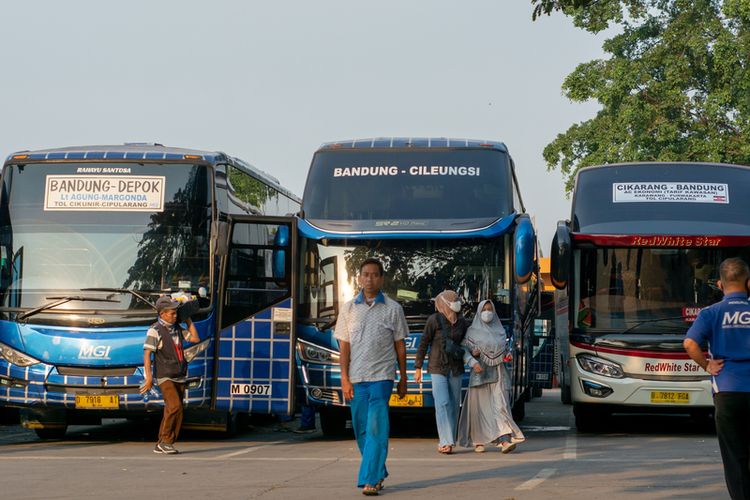 Ilustrasi bus, bus antar kota antar provinsi (AKAP). 