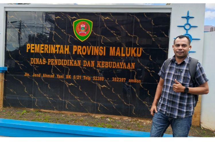 Kisah Hairudin, Guru di Daerah 3T yang Harus Menyusuri 3 Sungai untuk Mengajar