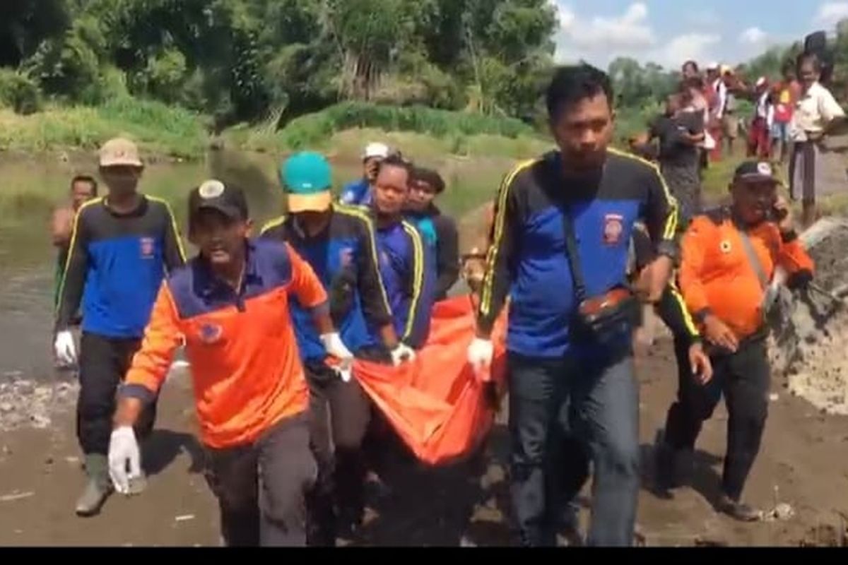 Foto: Nawadi (71) asal Prajekan Kabupaten Bondowoso ditemukan tewas di Sungai Sampean Desa Kotakan, Kecamatan Situbondo, Kabupaten Situbondo, Provinsi Jawa Timur pada Selasa (10/6/2025). 