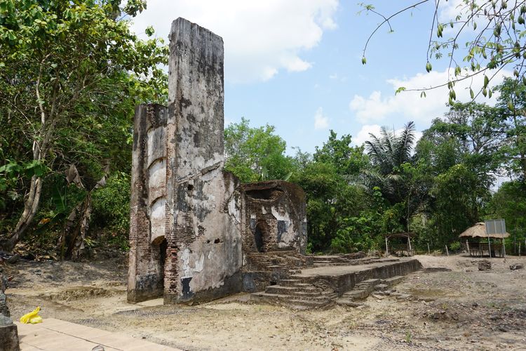 Reruntuhan Benteng Oranje Nassau di Pengaron, Kalimantan Selatan.