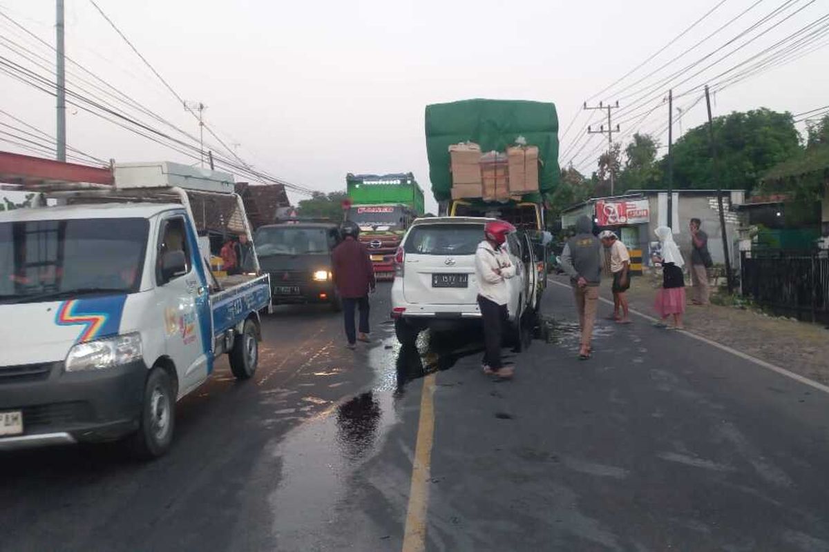 Ilustrasi kecelakaan lalu lintas di Jalan Raya Tuban-Palang, Kelurahan Panyuran, Kabupaten Tuban, Jawa Timur.