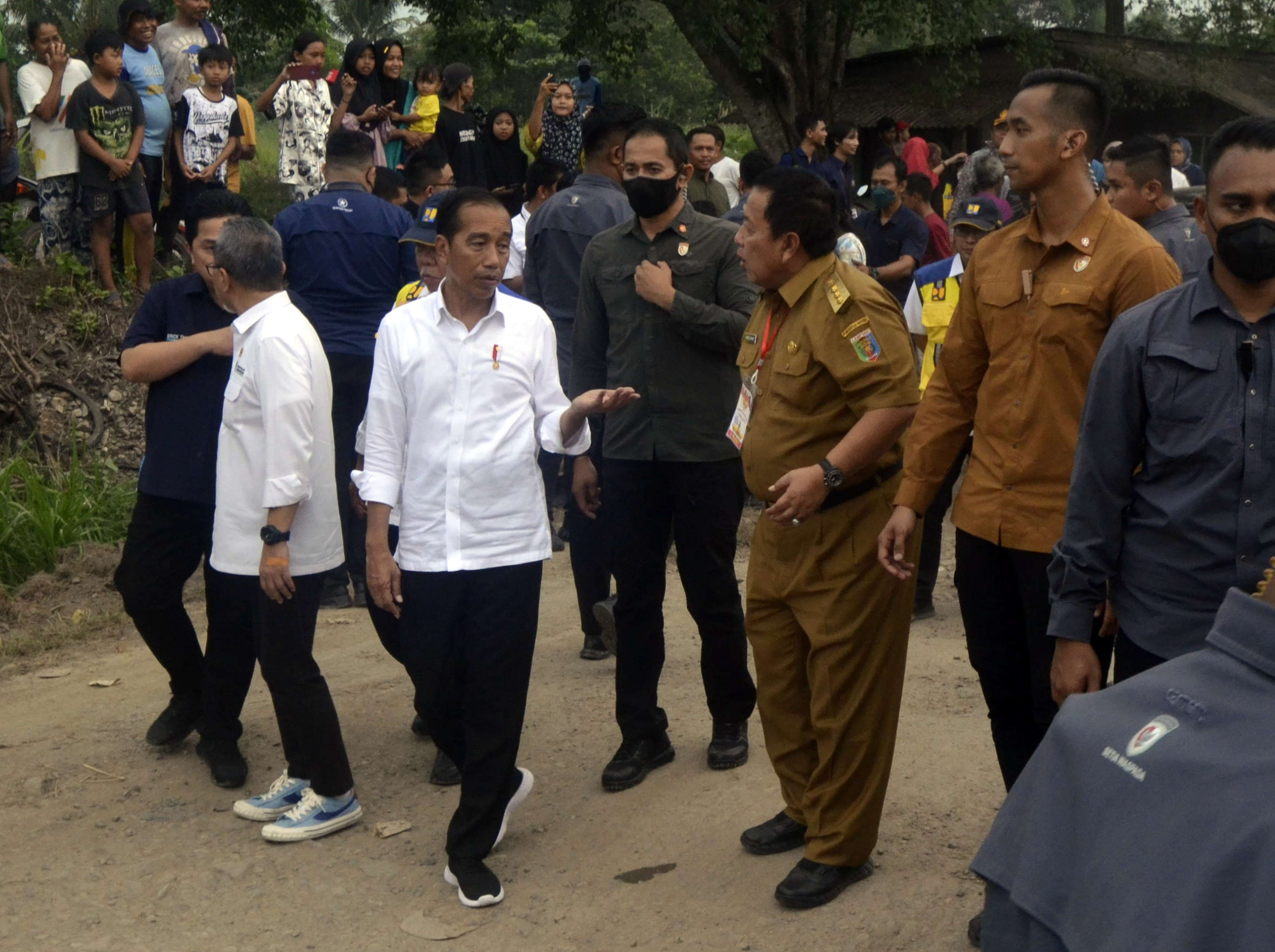 Jokowi Kucurkan Rp 800 Miliar untuk Perbaikan Jalan Lampung, Gubernur Tepuk Tangan