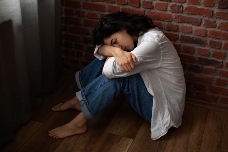 Orangtua narsistik bisa meninggalkan luka emosional dalam diri anak. Simak beberapa tanda yang perlu kamu sadari agar bisa memutus pola ini.
