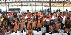 Peringati Hari Anak Nasional, Pertamina Bagikan Seragam Sekolah untuk Anak-anak Balikpapan