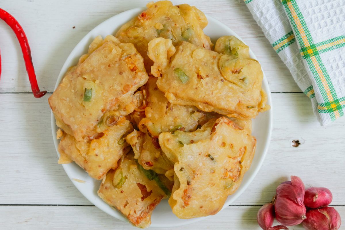 Ilustrasi tempe goreng tepung.