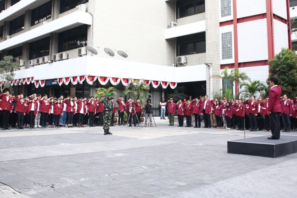 Untar TNI dan Polri mengadakan upacara peringatan HUT RI ke-74 diikuti jajaran pimpinan Untar, dosen, mahasiswa dan karyawan serta personil TNI dan Polri, Sabtu (17/8) di halaman kampus I Untar.