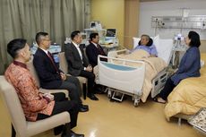 FOTO: Hangatnya Pertemuan Prabowo dan SBY di RSPAD Gatot Subroto...