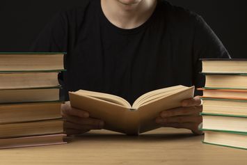 Pahami Pengertian, Unsur-Unsur, dan Karakteristik Hikayat Berikut Ini