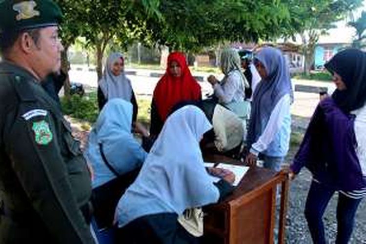 Untuk menyambut datangnya bulan suci Ramadhan, Satuan Polisi Pamong Praja – Wilayatul Hisbah (Satpol PP – WH) Kabupaten Aceh Barat menggelar razia busana muslim bagi pengguna kendaraan roda dua yang melintasi Jalan Iskandar Muda.