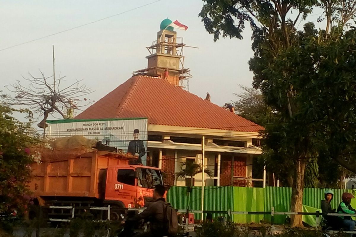 Proyek Pembangunan Masjid Jami Al-Mubarokah yang telah mencapai 70 persen, Senin (4/9/2017).