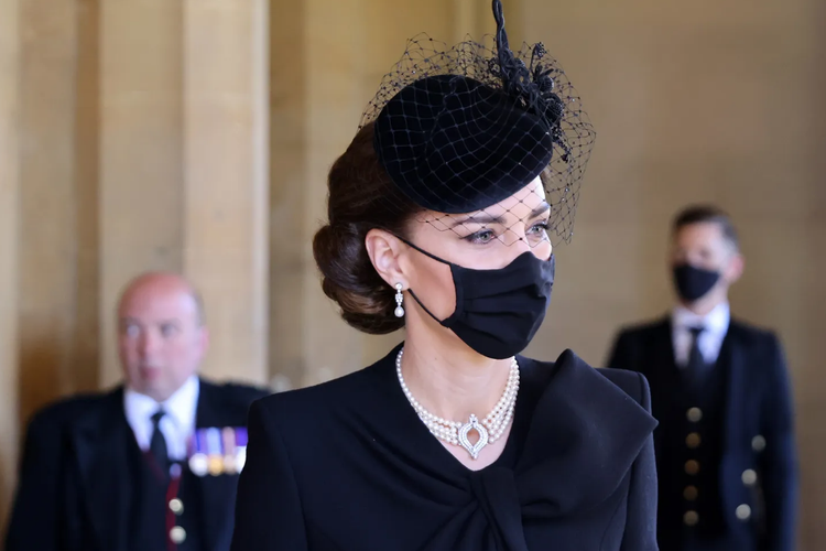 Perhiasan Kate Middleton dalam pemakaman Pangeran Philip