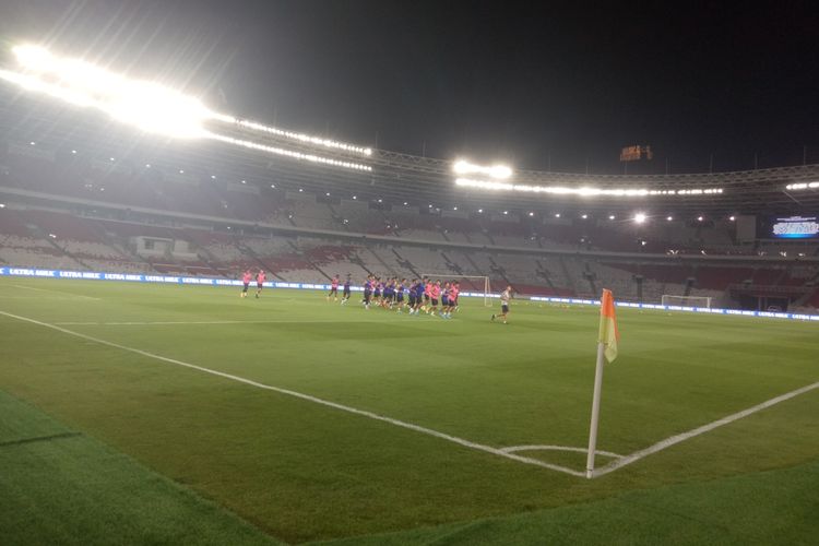 Sesi latihan yang dilakukan para pemain timnas Malaysia di Stadion Utama Gelora Bung Karno, Jakarta, Rabu (4/9/2019) malam.