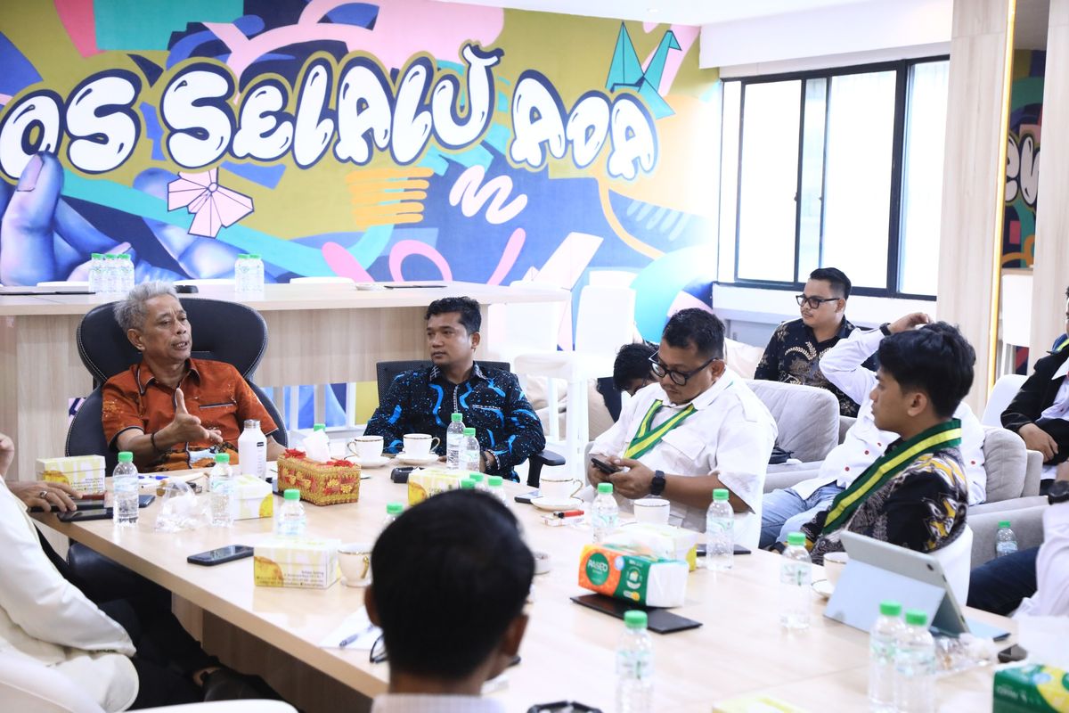 Wakil Menteri Sosial (Wamensos) Agus Jabo Priyono audiensi bersama organisasi kepemudaan (OKP) di Kantor Kementerian Sosial (Kemensos), Jakarta Selasa (14/10/2025). 