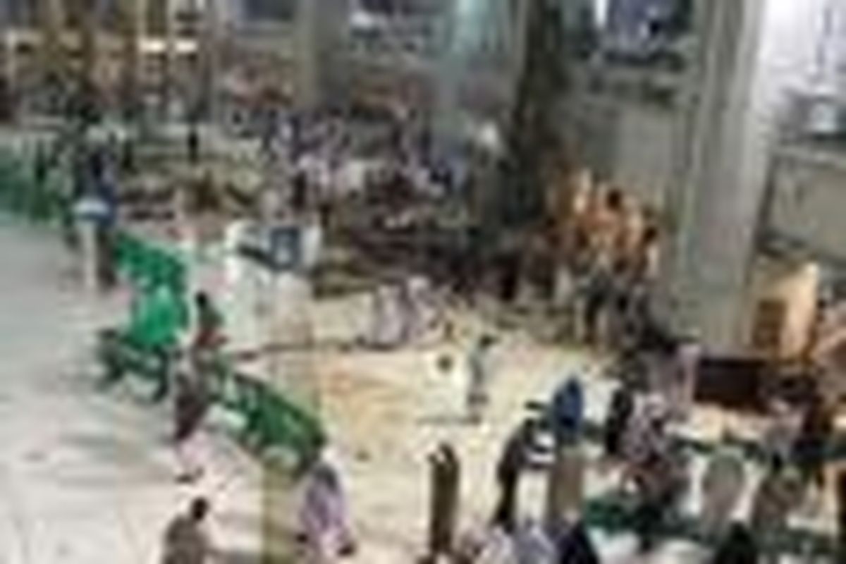  Sebuah tiang di area dekat tempat tawaf di Masjidil Haram dilaporkan roboh pada Jumat (11/9/2015). Sejumlah jamaah haji dilaporkan turut menjadi korban dalam insiden tersebut.