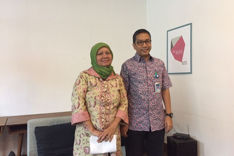 Dr Wiendra Woworuntu MKes (kiri) dan Dr Irsan Hasan SpPD-KGEH (kanan)
