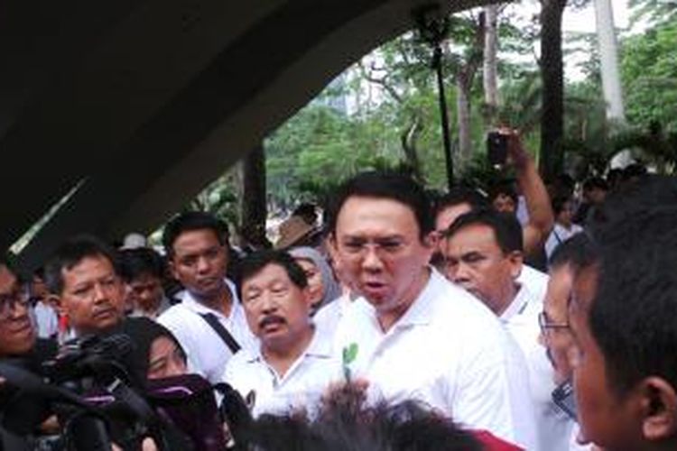 Wakil Gubernur DKI Jakarta Basuki Tjahaja Purnama usai meresmikan Taman Semanggi, Jakarta, Minggu (9/3/2014).