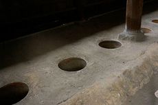 Toilet Tertua di Jepang Rusak Akibat Ditabrak Mobil