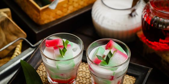Ilustrasi es selendang mayang, dessert khas Indonesia.