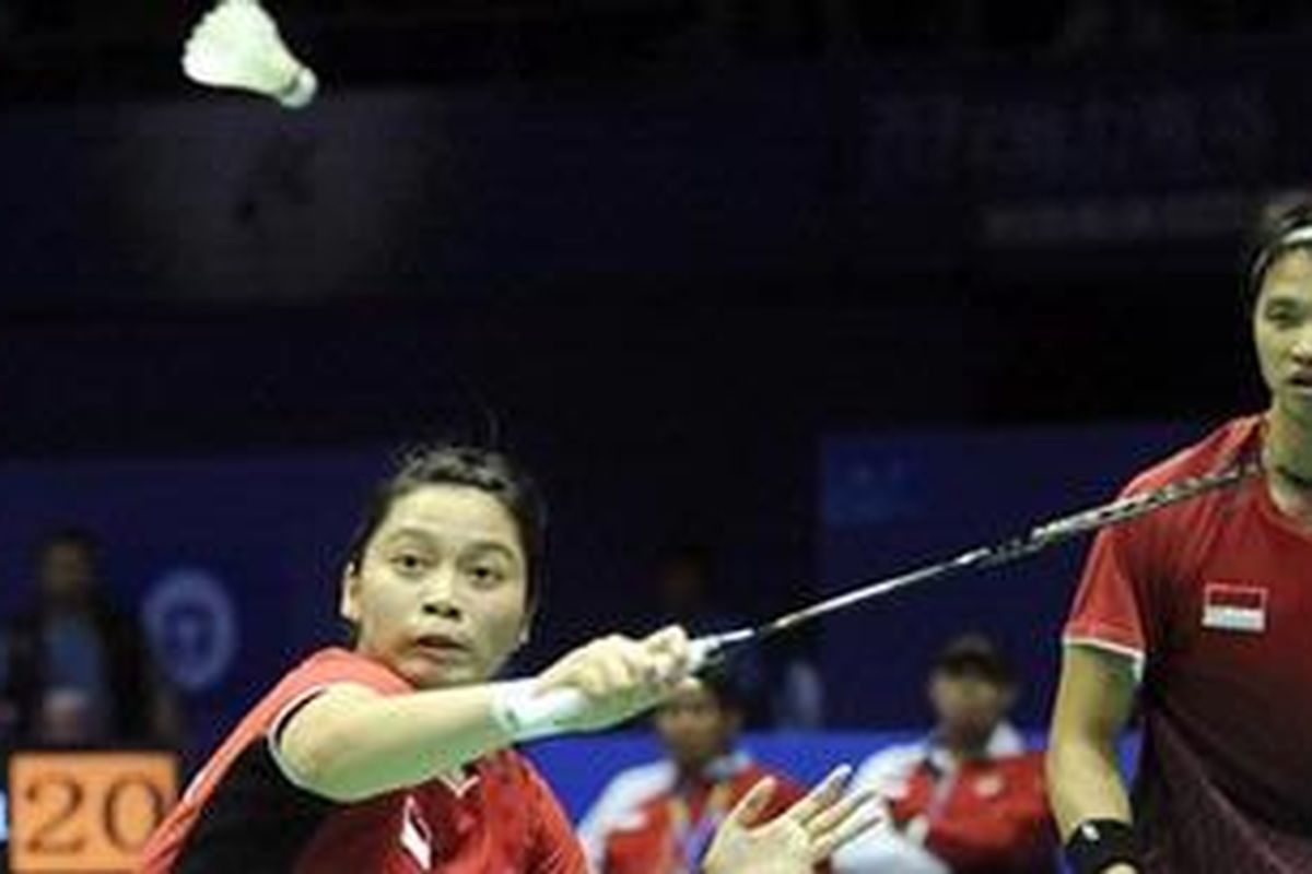 Pia Zebadiah Bernadet (kiri), ketika masih di Pelatnas dan bermain di sektor ganda campuran.