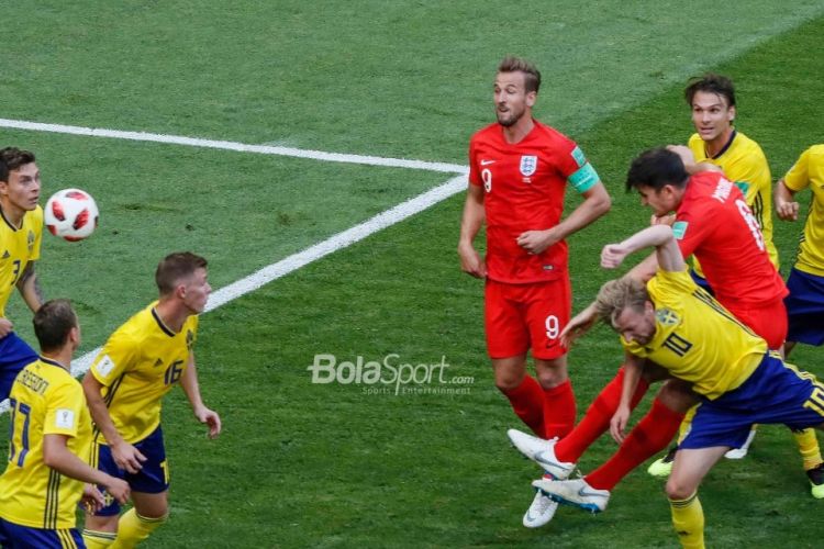 Bek Inggris, Harry Maguire, mencetak gol pertamanya bagi timnas dalam laga babak 8 besar atau perempat final Piala Dunia 2018 kontra Swedia di Samara, 7 Juli 2018.