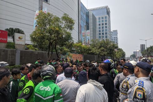 Hendak Ditertibkan, Driver Ojol Melawan dan Berdebat dengan Petugas Dishub