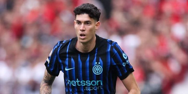 Aksi bek Inter Milan, Alessandro Bastoni, saat memperkuat klubnya di ajang Piala Dunia Antarklub 2025 pada Juni 2025.