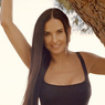 Demi Moore Rilis Koleksi Pakaian Renang untuk Perempuan Segala Usia