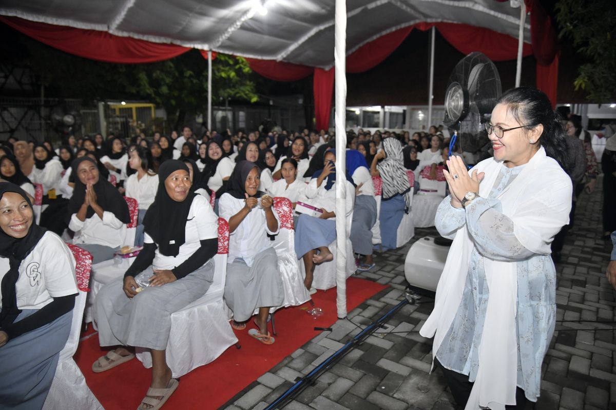 Wali Kota Semarang Agustina Wilujeng dalam kunjungannya di Lembaga Pemasyarakatan (Lapas) Perempuan Kelas II-A Bulu, Semarang pada Minggu (8/3/2026) malam. 
