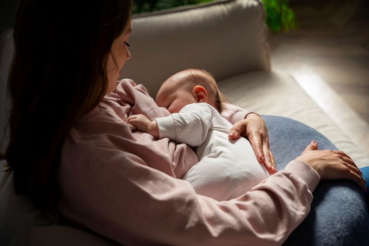 Sebelum melakukan suntik DNA salmon untuk ibu menyusui, berkonsultasikanlah ke dokter terlebih dahulu.