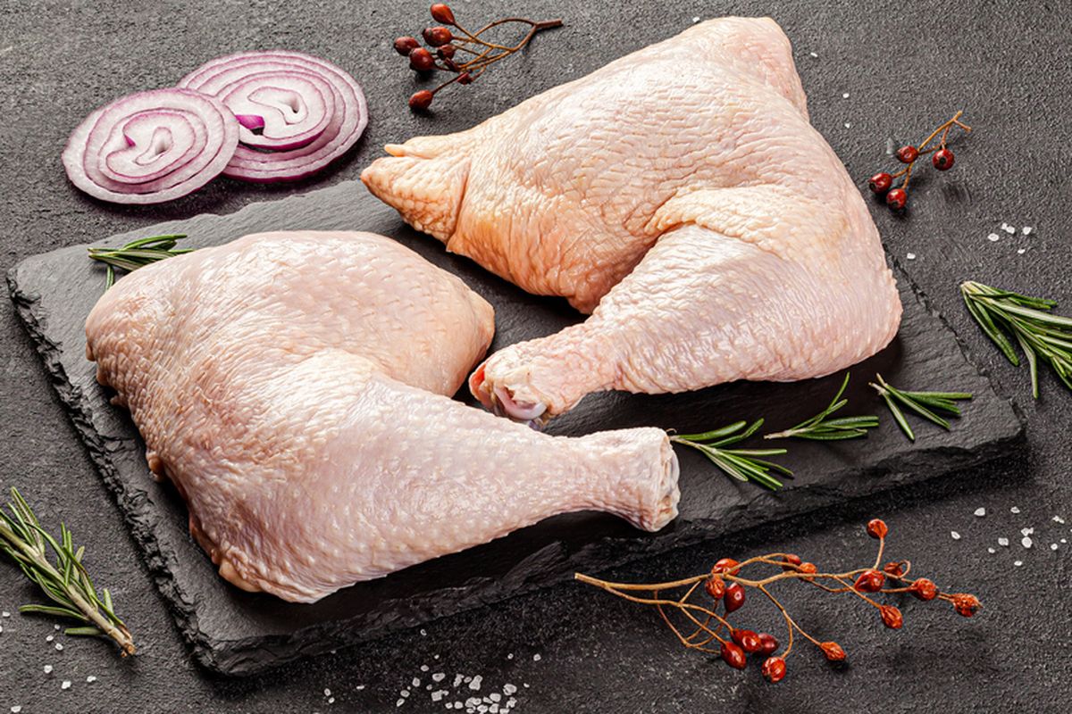 ilustrasi paha ayam atau daging ayam.
