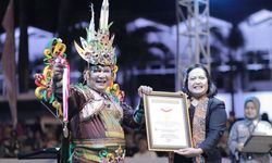 Libatkan 2.548 UMKM, Jember Fashion Carnival Pecahkan Rekor MURI