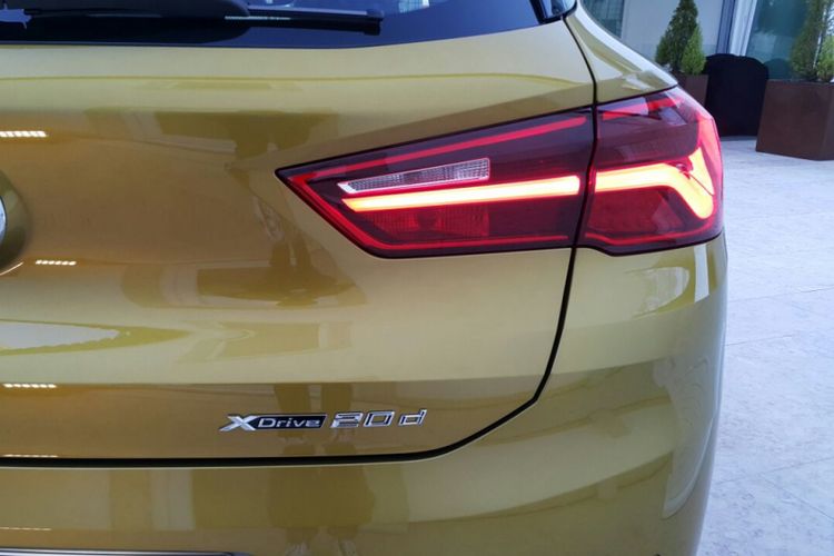 Desain lampu belakang yang menawan punya daya tarik tersendiri bagi para pecinta produk BMW karena merupakan karya terbaru.