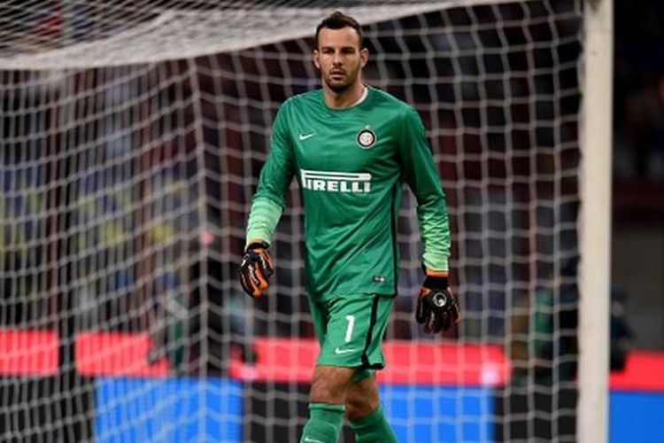 Penjaga gawang Inter Milan, Samir Handanovic. 