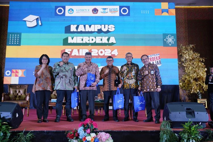 Kementerian Pendidikan, Kebudayaan, Riset, dan Teknologi (Kemendikbudristek) bekerja sama dengan Universitas PGRI Sumatera Barat untuk menggelar Kampus Merdeka Fair 2024 di Auditorium Universitas PGRI Sumatera Barat, Kamis (30/5/2024)