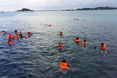 Pelesir di Pulau Lengkuas, Makan Siput Gonggong hingga Mandi Ikan