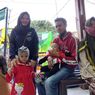 Akhirnya Pulang Kampung Setelah 3 Tahun, Ibu Pertemukan Dua Anak dengan Kakeknya untuk Pertama Kali