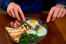 Benarkah Penderita Asam Urat Tidak Boleh Makan Telur?