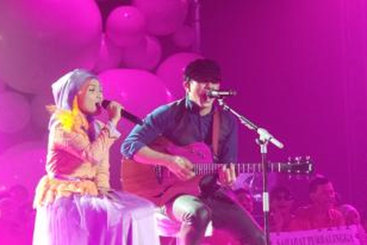 Ariel dan Fatin saat berduet di HUT MNCTV.