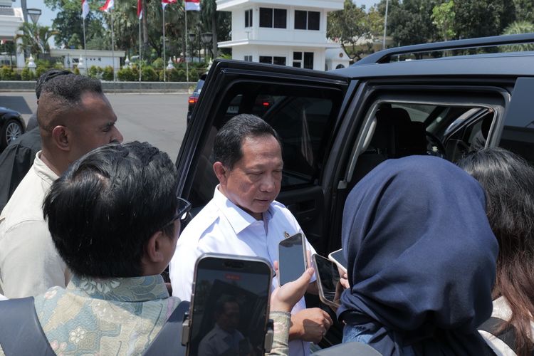 Kasatgas Tito Kawal Pemulihan Lahan Pertanian hingga Tambak yang Terendam Lumpur Akibat Bencana