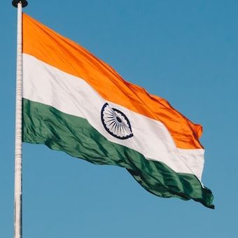 Ilustrasi Bendera India. Daftar negara dengan penduduk terbanyak di dunia 2024.